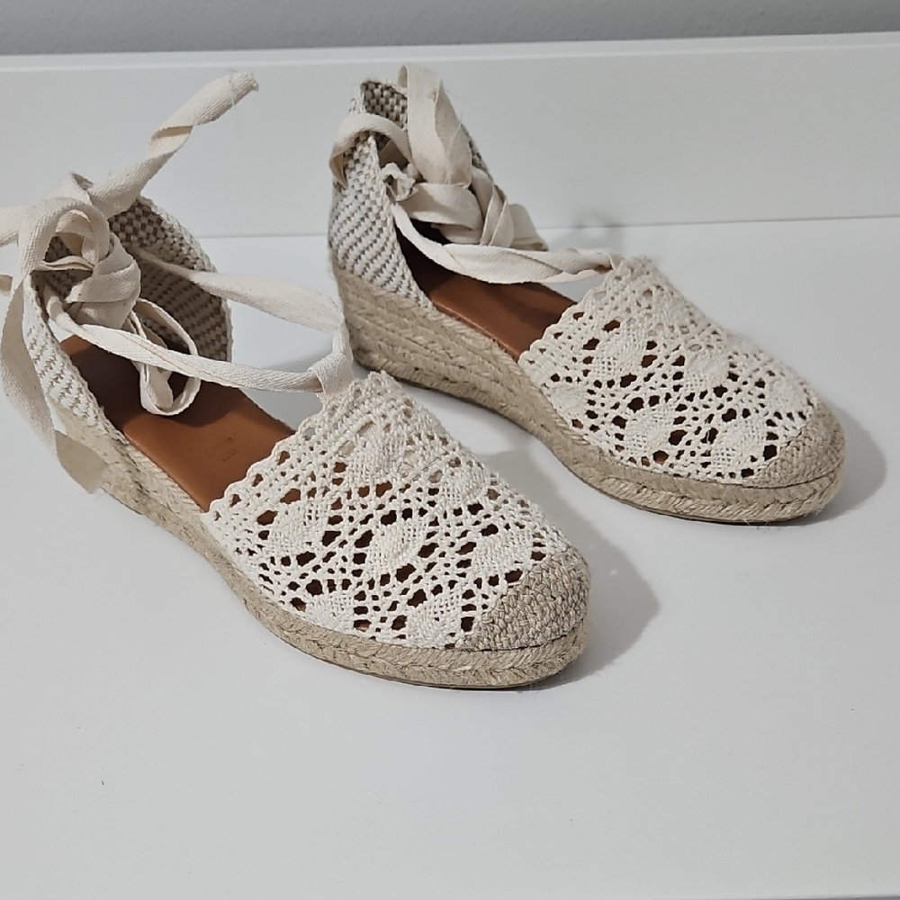 Elegant Cream Lace Espadrille Wedges